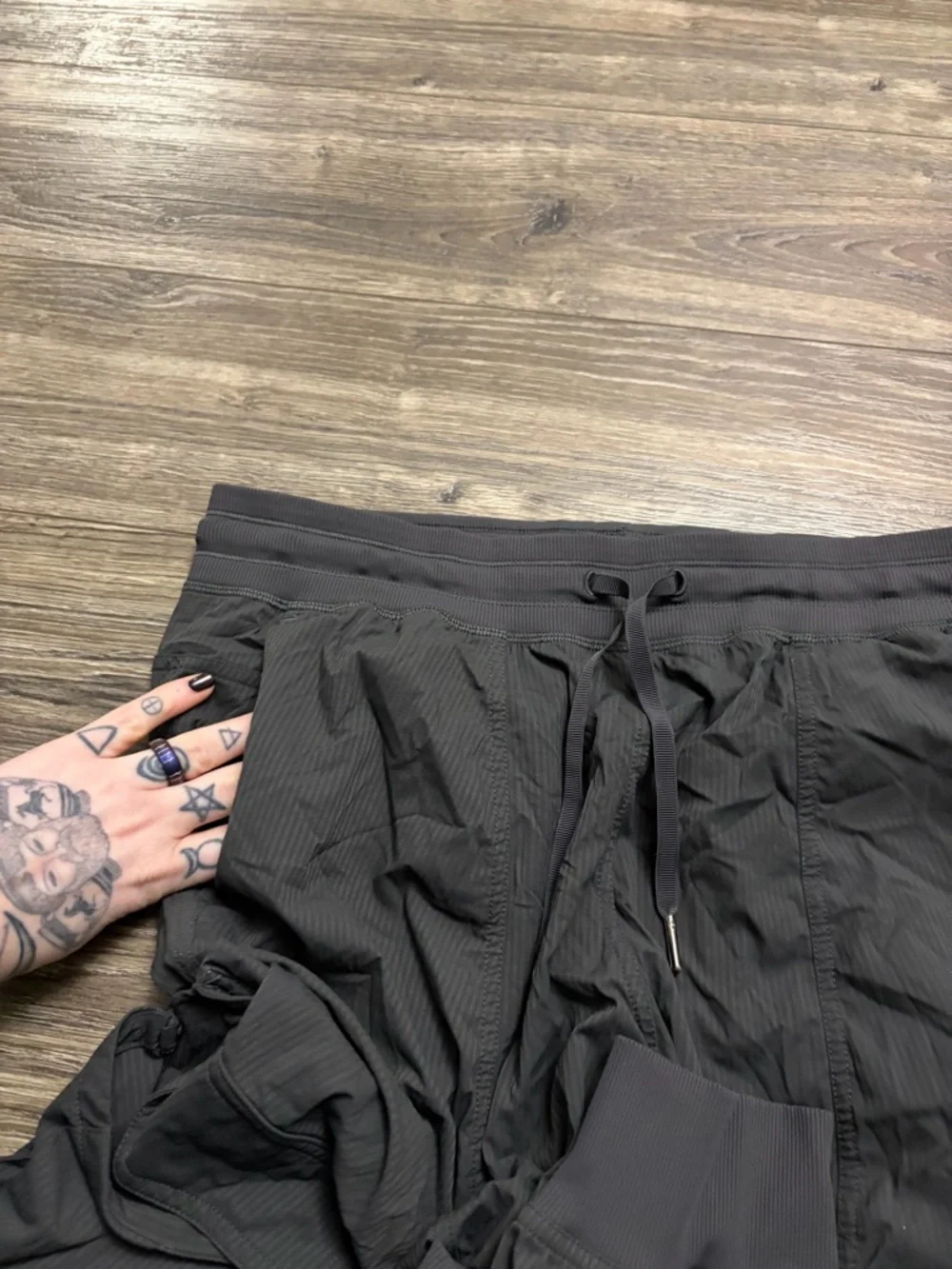 lululemon athletica 30” cargo size